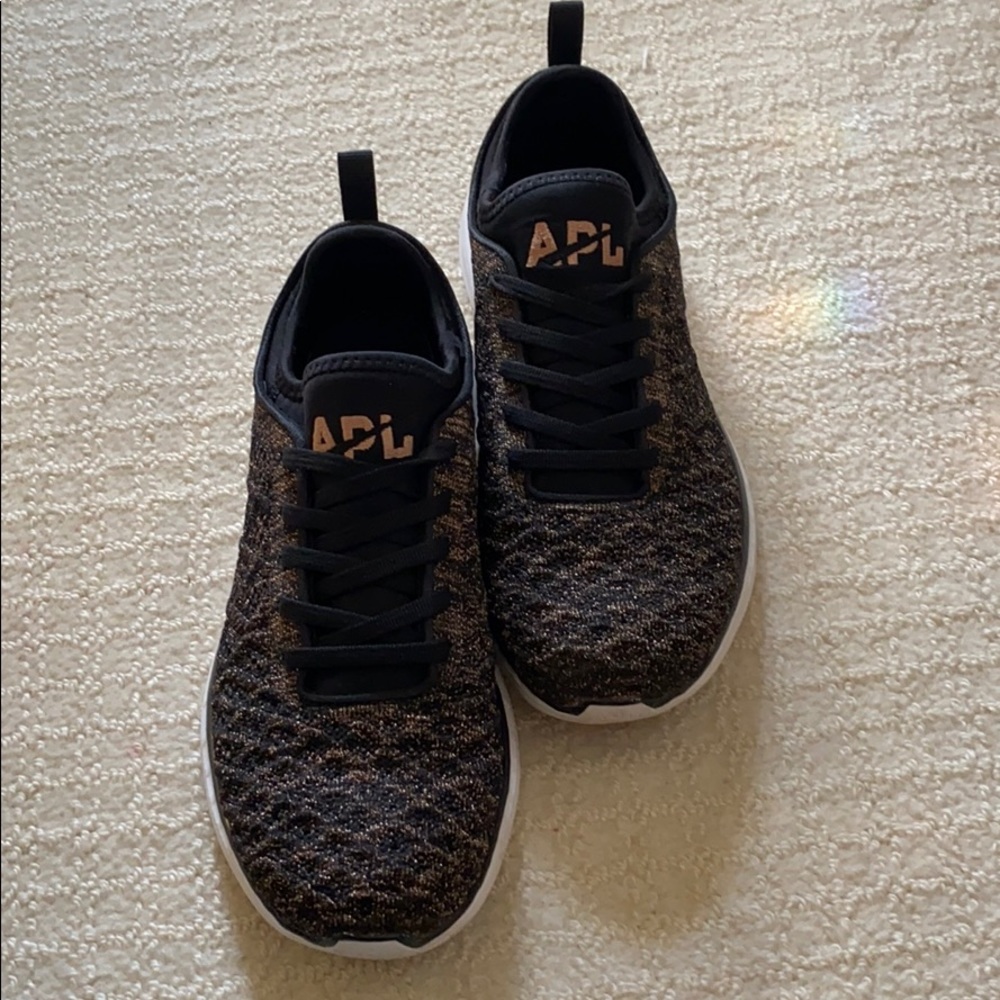 APL Techloom Phantom. Woven black and rose gold.